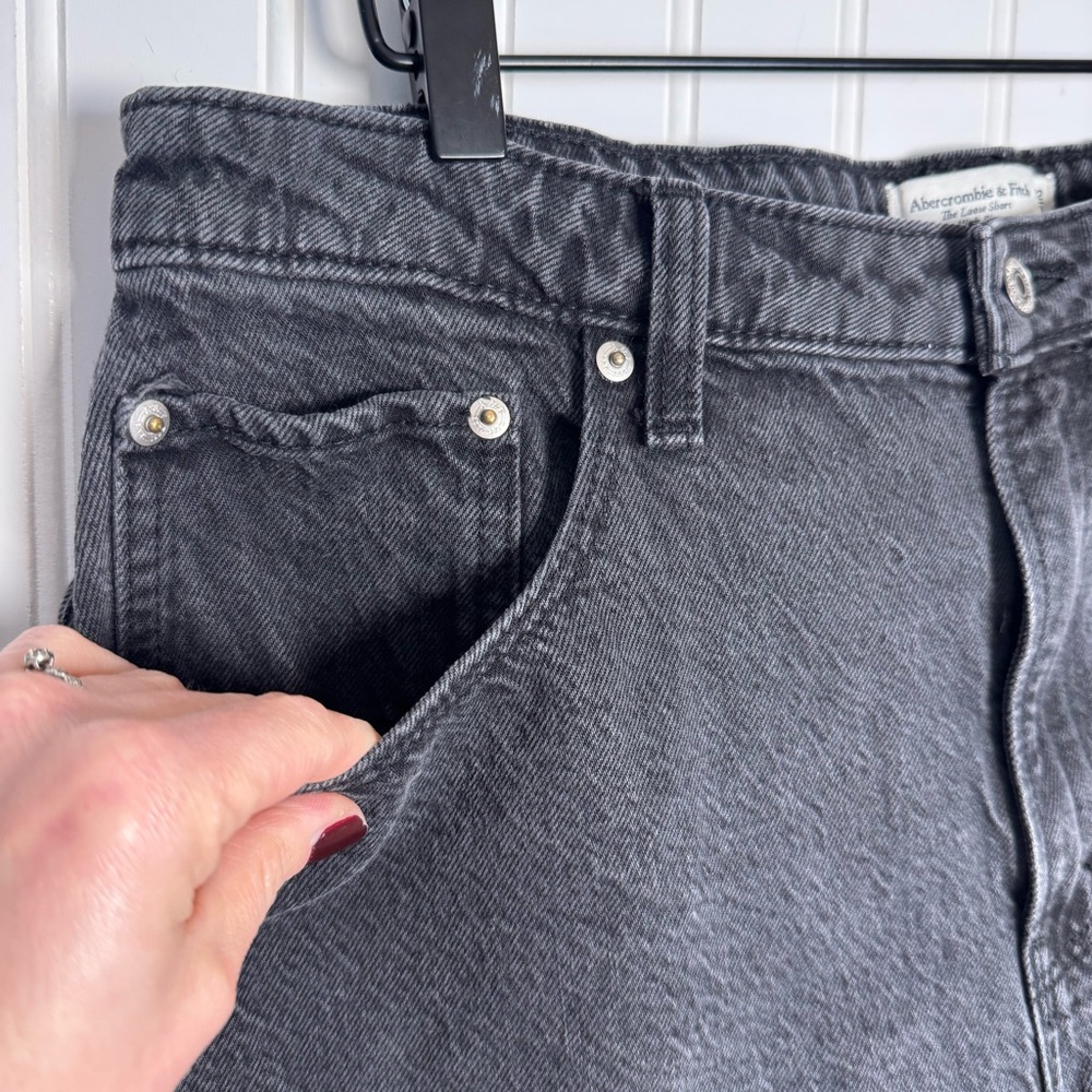 Abercrombie & Fitch The Loose Short High Rise Curve Love Black Denim Shorts 14 - Picture 4 of 12